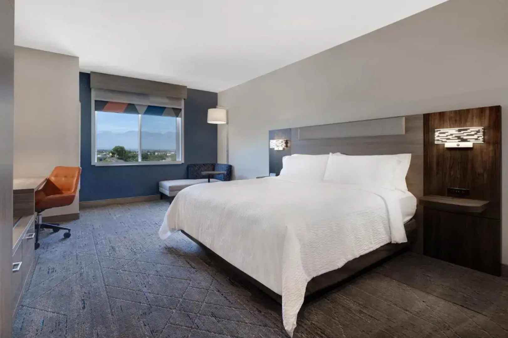 Отель Holiday Inn Express & Suites Chino Hills by IHG