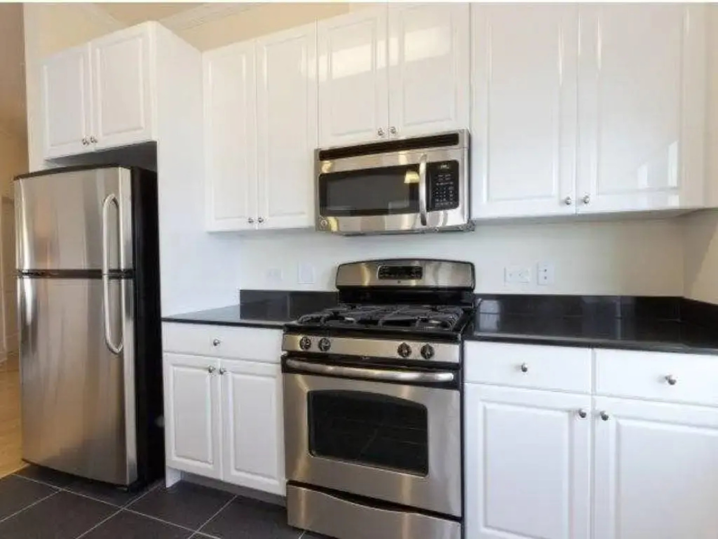 Cesar Suites at New York Plaza