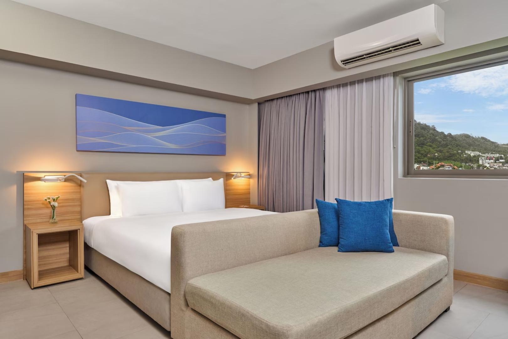 Отель Journeyhub Phuket Patong