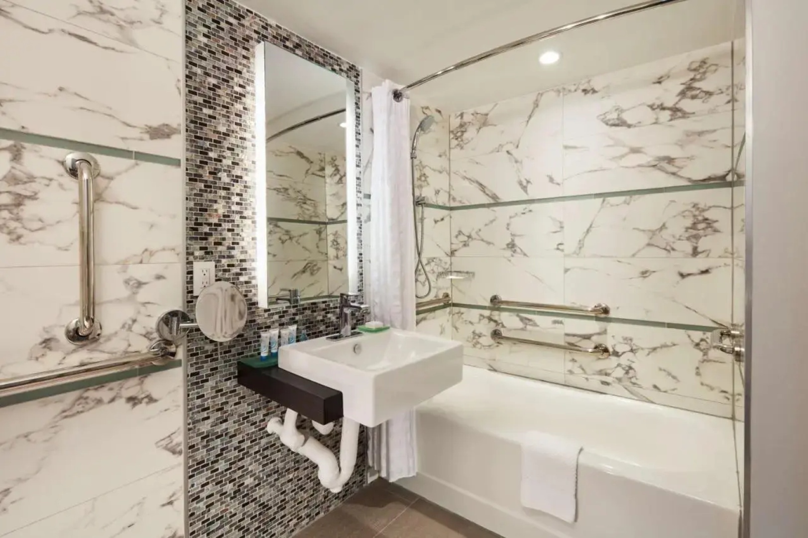 Waterstone Resort & Marina Boca Raton, Curio Collection by Hilton