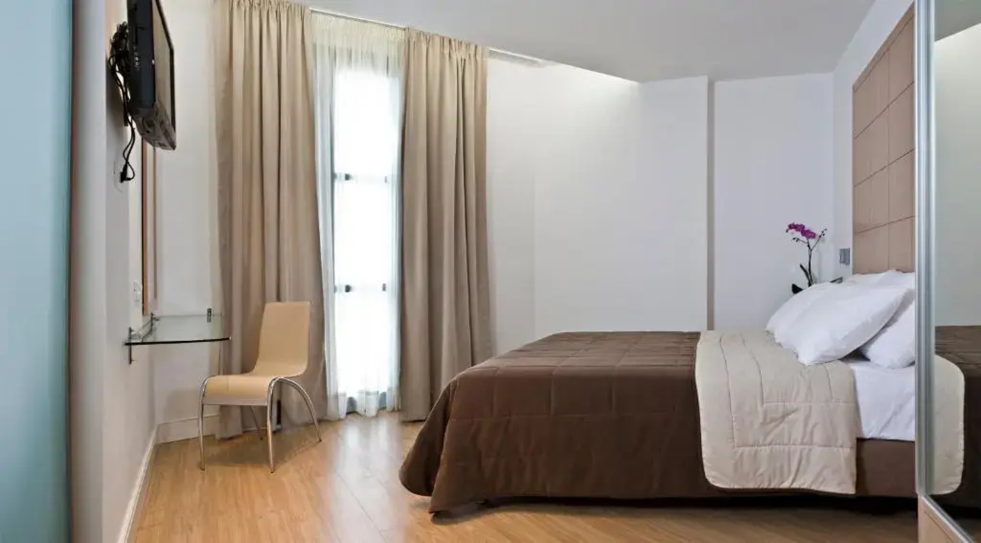 Chic Hotel