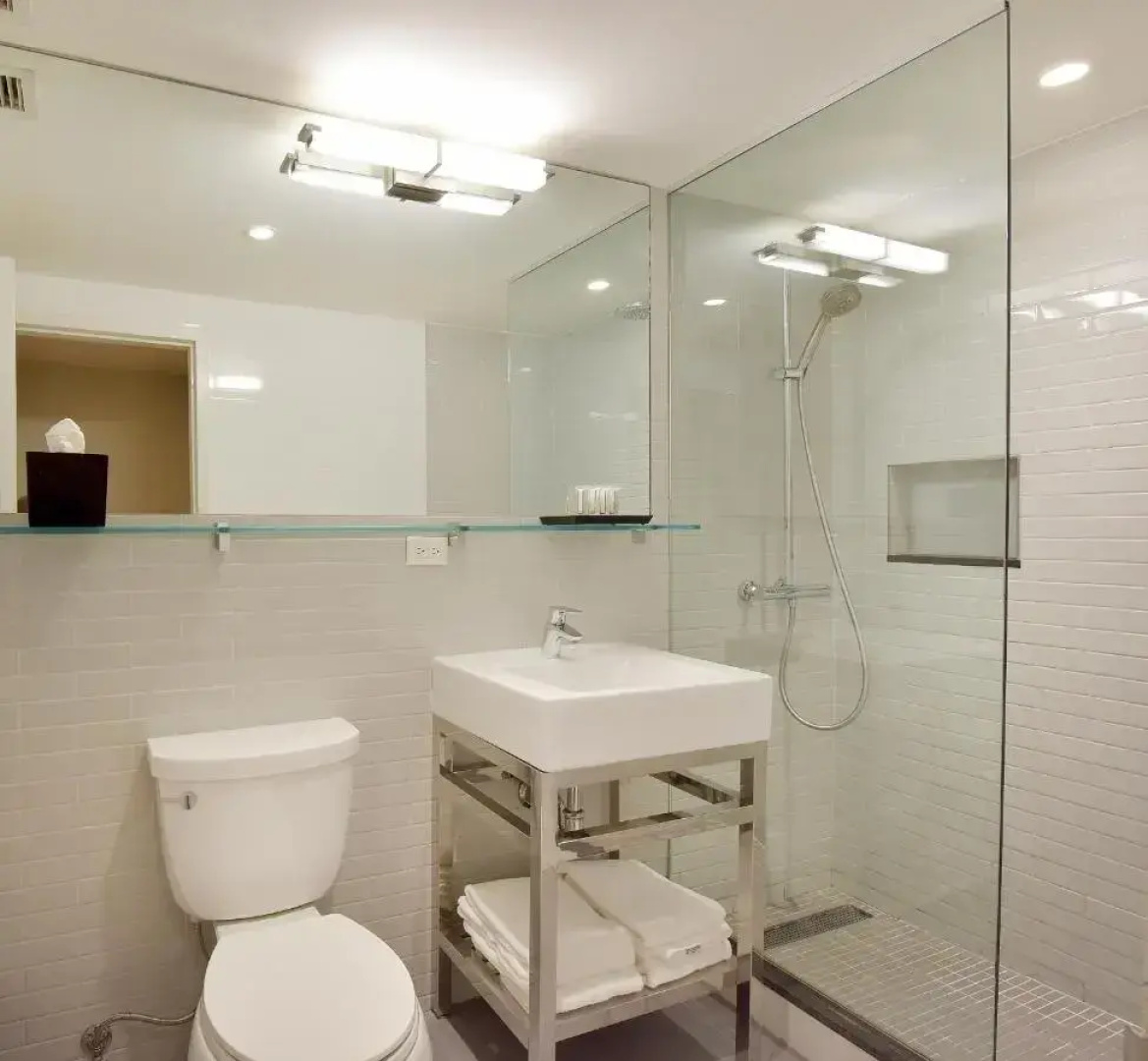 Hotel 32 32