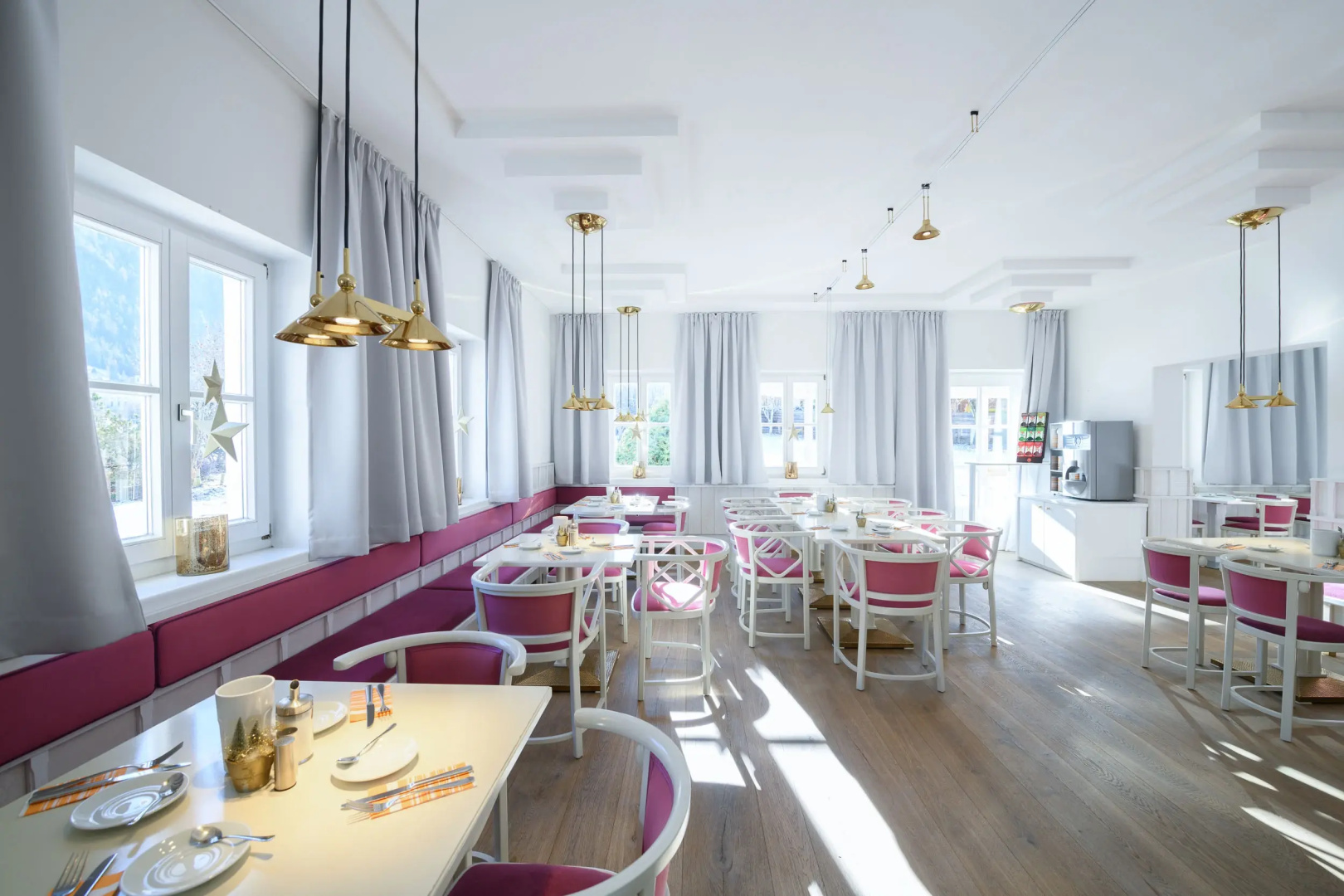Crystls Aparthotel