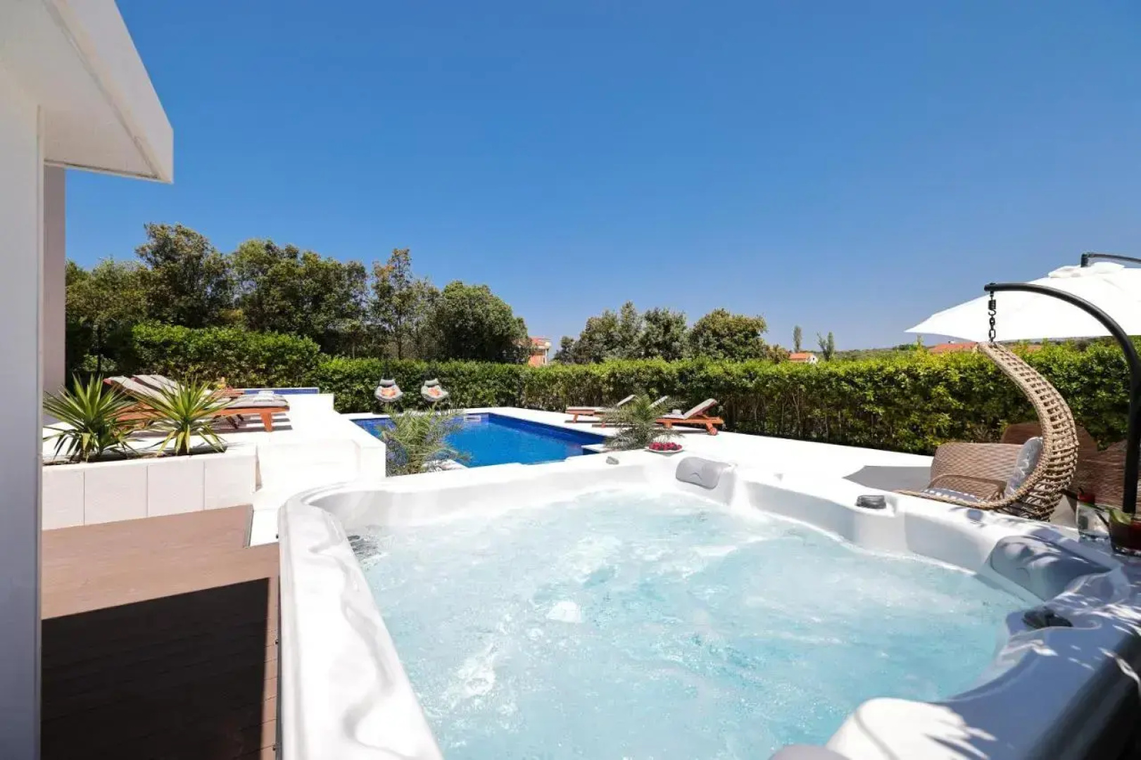 Villa Pino with Jacuzzi