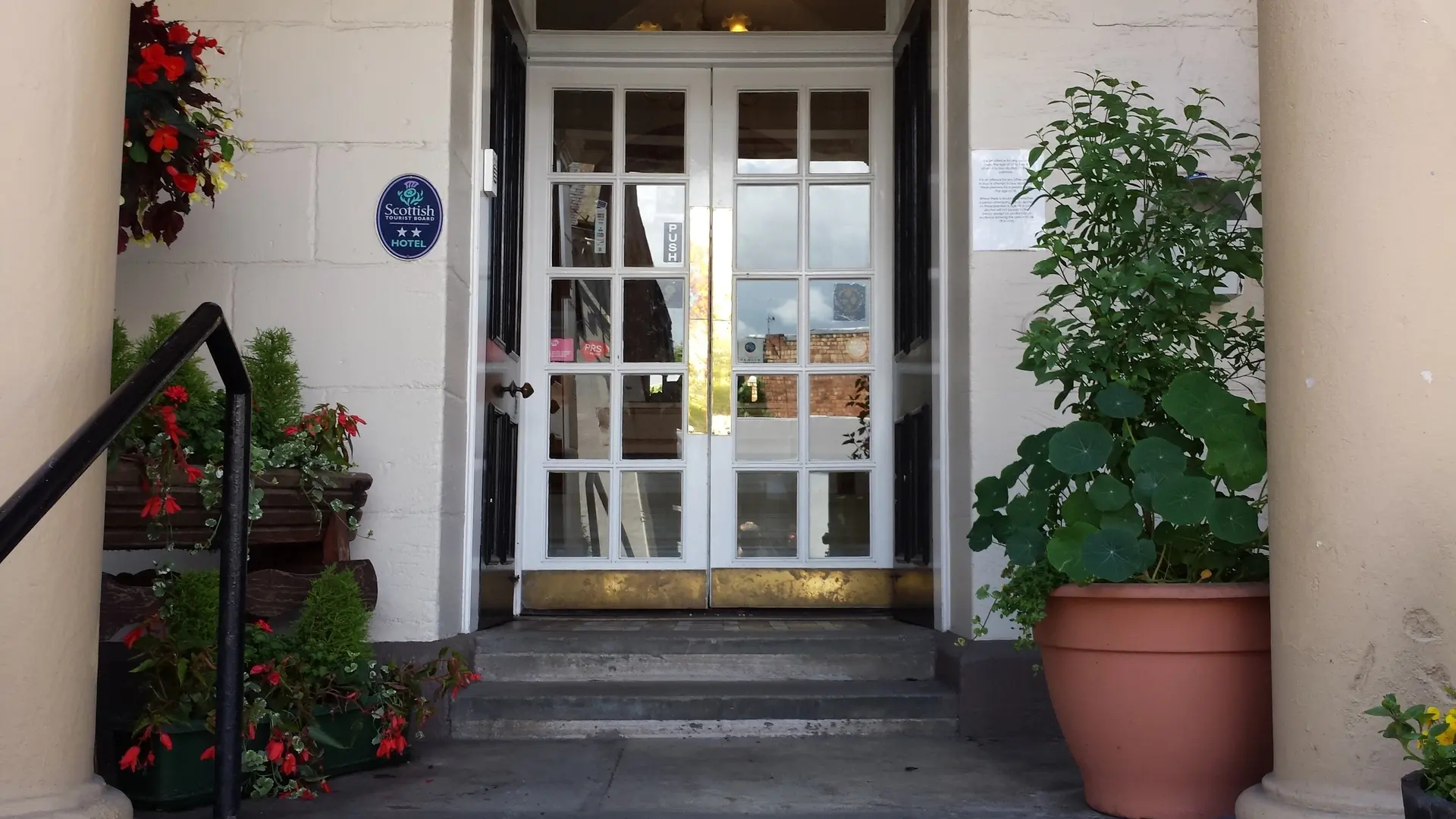 George and Abbotsford Hotel