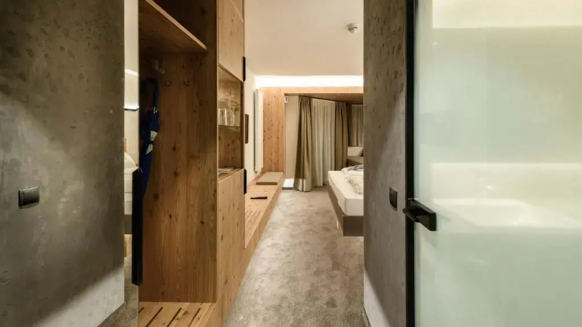 Dips&Drops – SUPERIOR HOTEL · SPORTS · SPA · RESTAURANTS