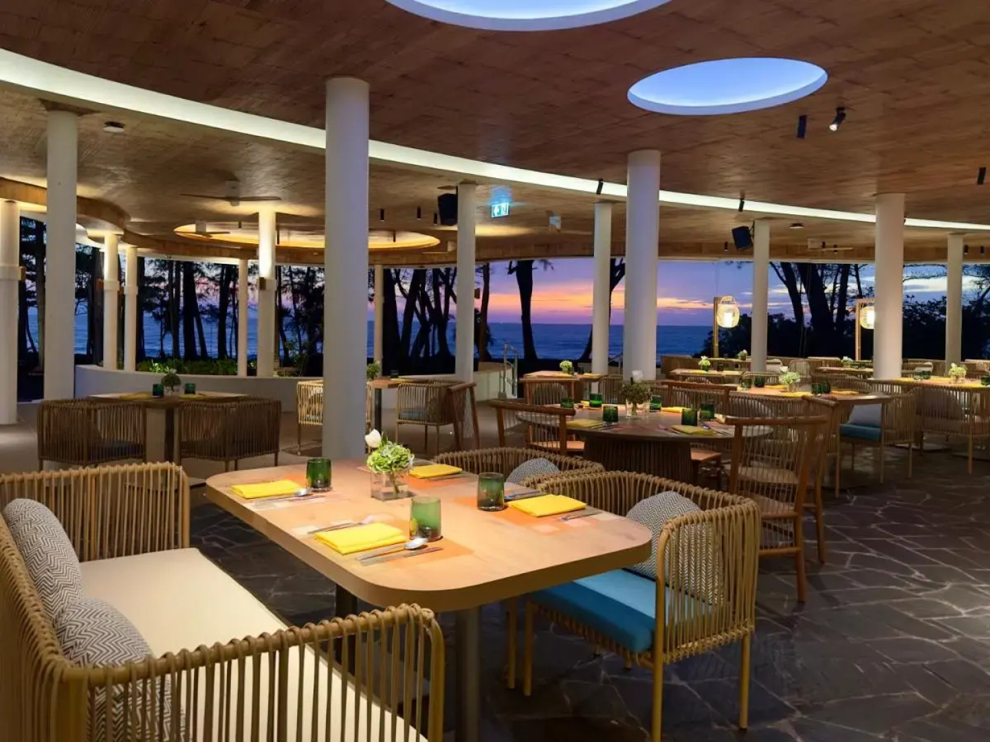 Le Méridien Phuket Mai Khao Beach Resort