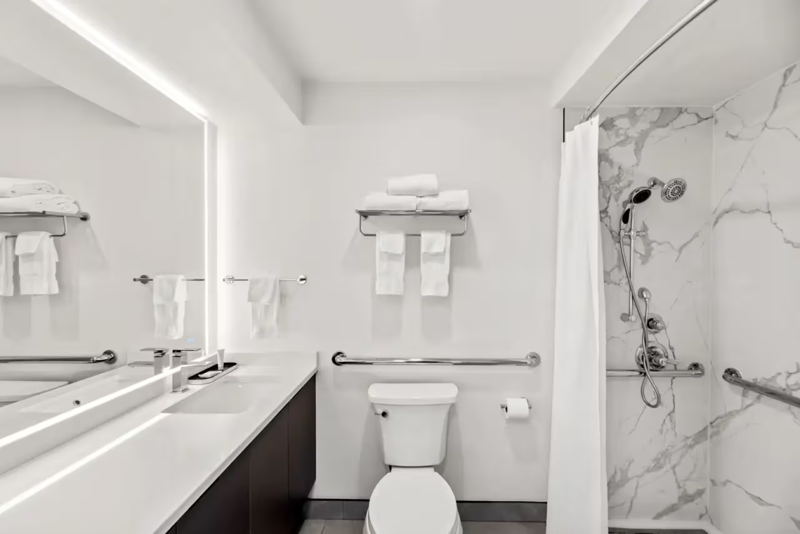 Отель Clarion Pointe