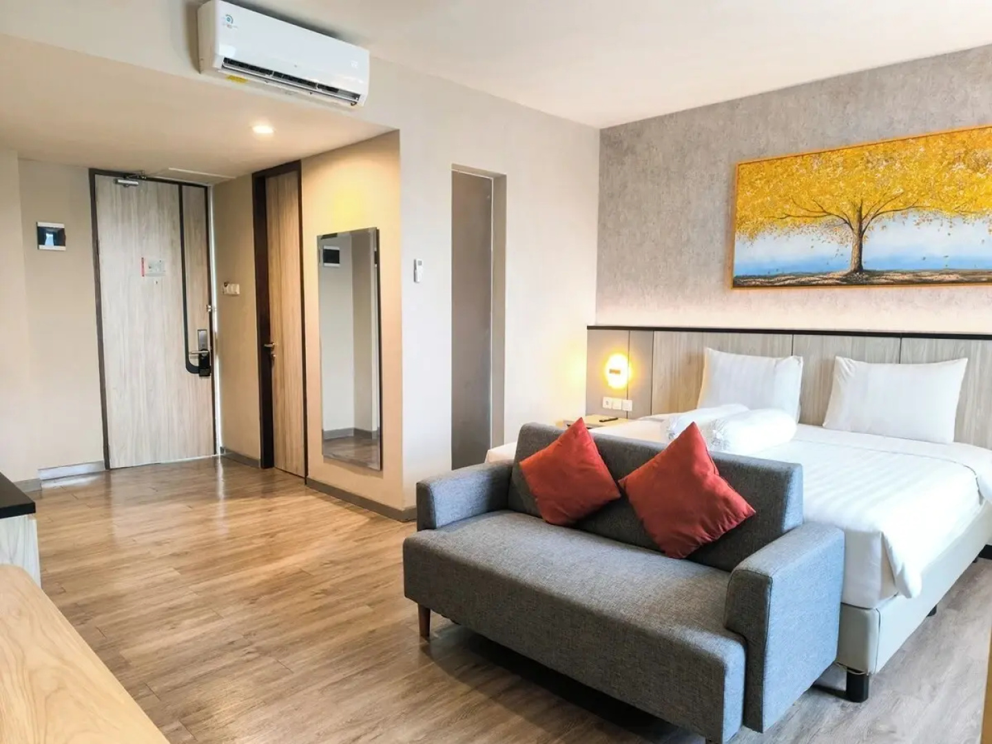 Front One Gosyen Hotel Salatiga