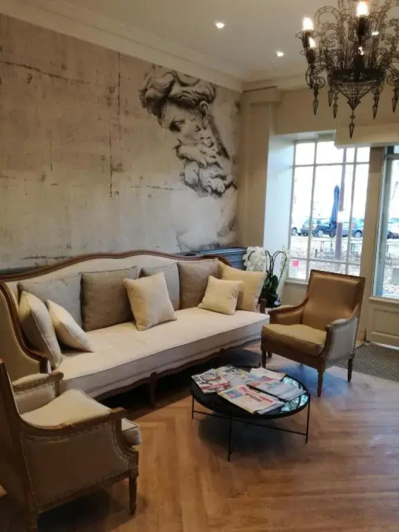 A l'Hotel des Roys
