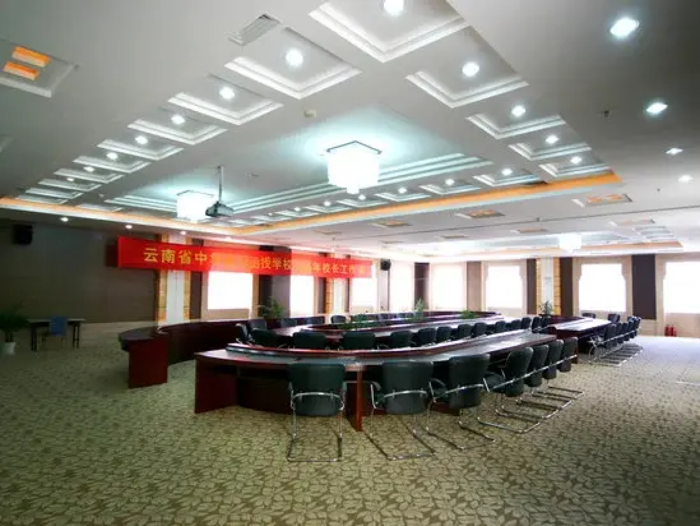 Tengchong Airport Sightseeing Hotel
