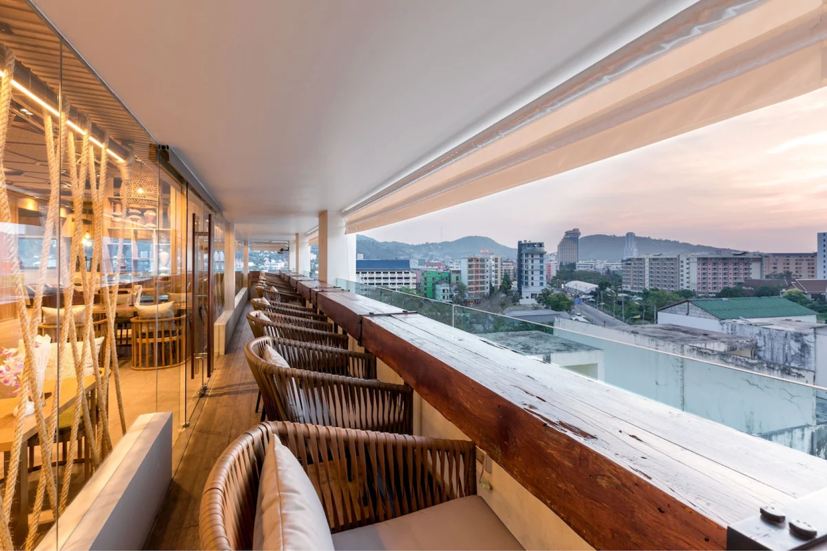 Отель Journeyhub Phuket Patong