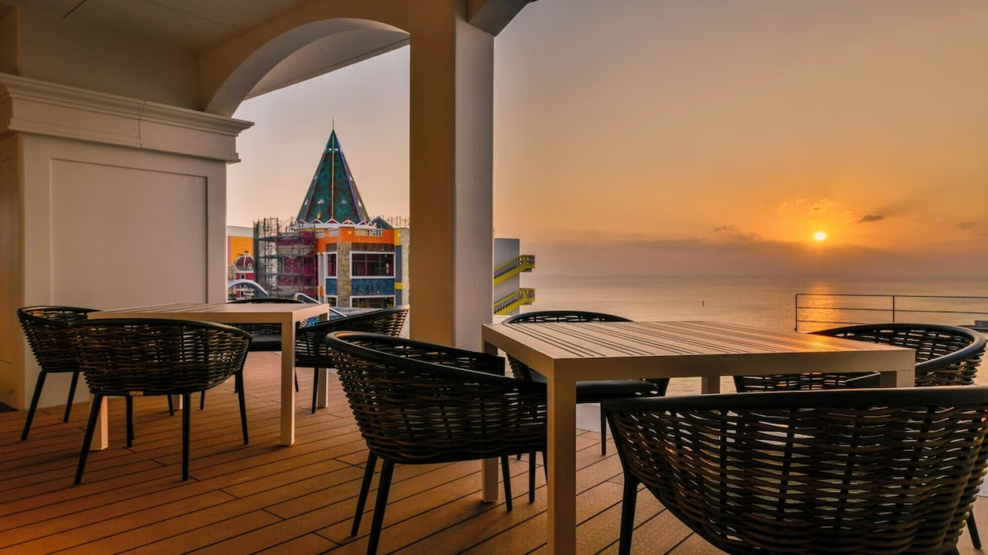 Lequ Okinawa Chatan Spa & Resort