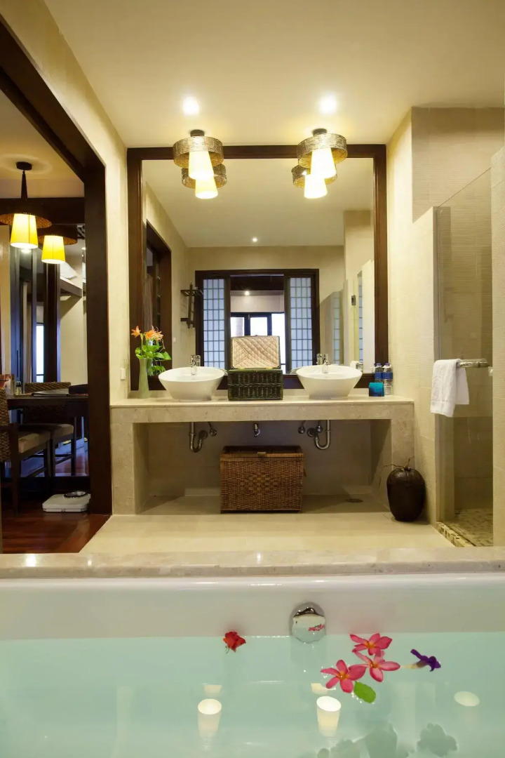 Rawi Warin Resort and Spa