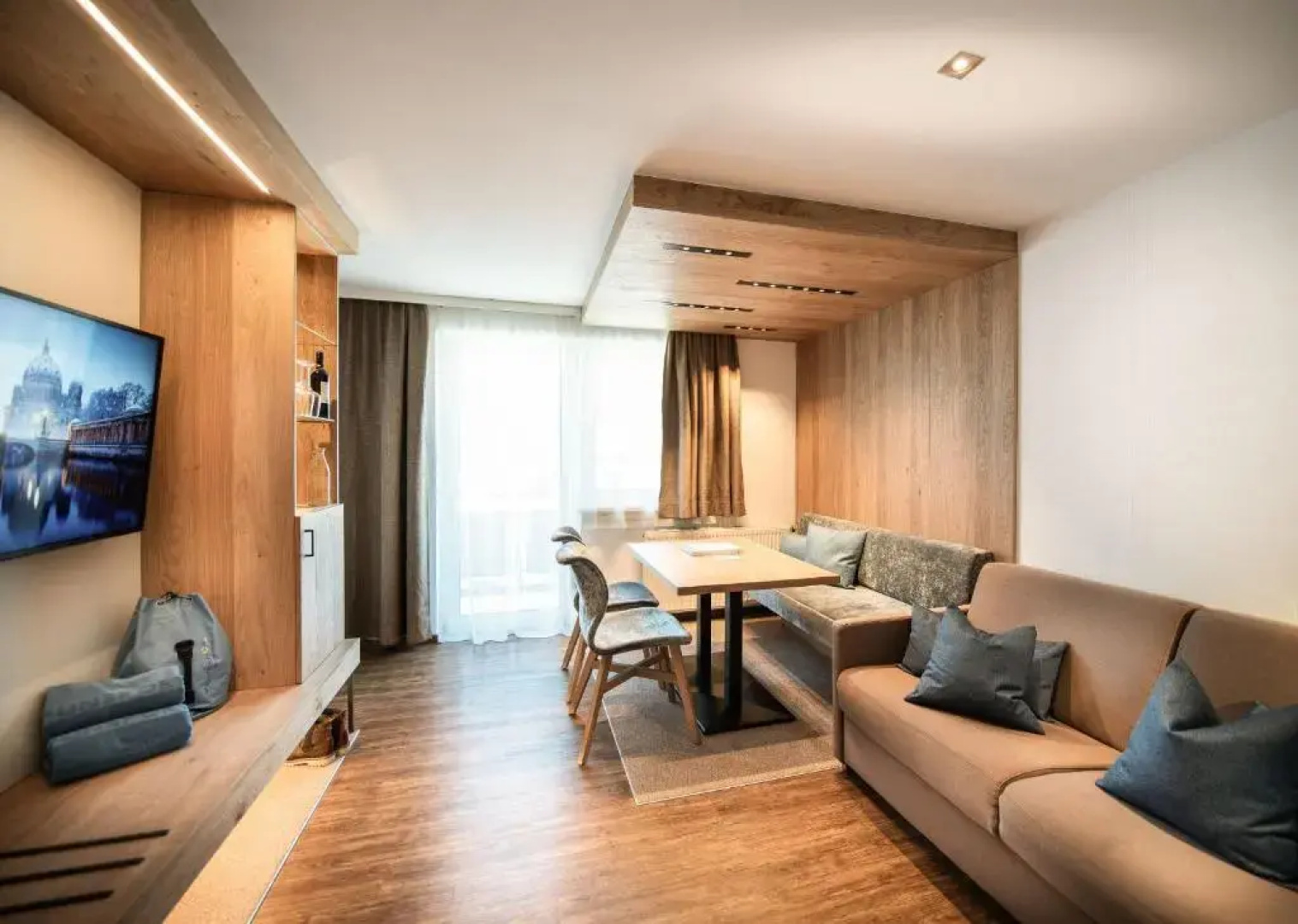 Dips&Drops – SUPERIOR HOTEL · SPORTS · SPA · RESTAURANTS