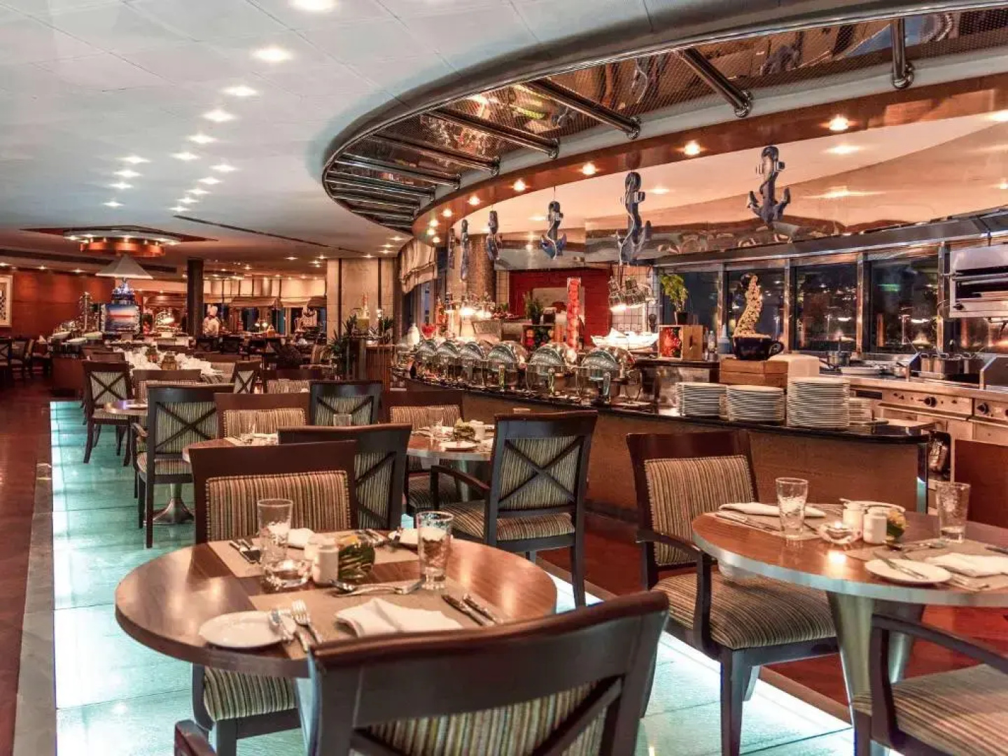 Отель Swissotel Al Murooj Dubai