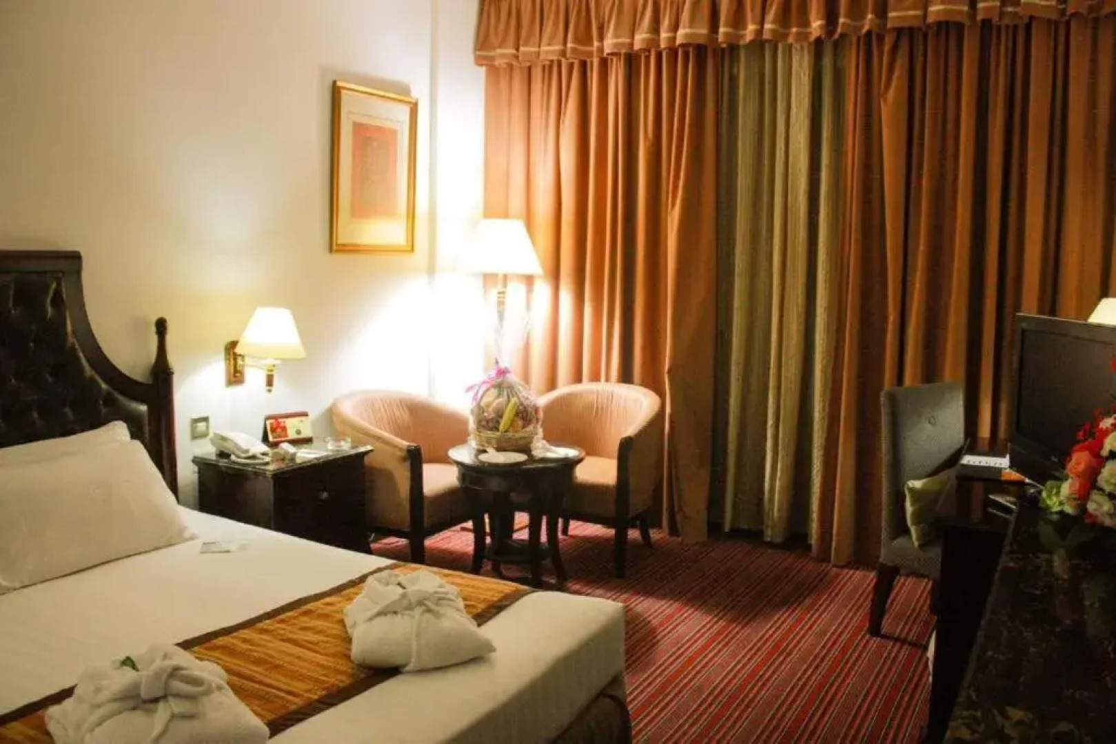 Отель Knight Armour Hotel