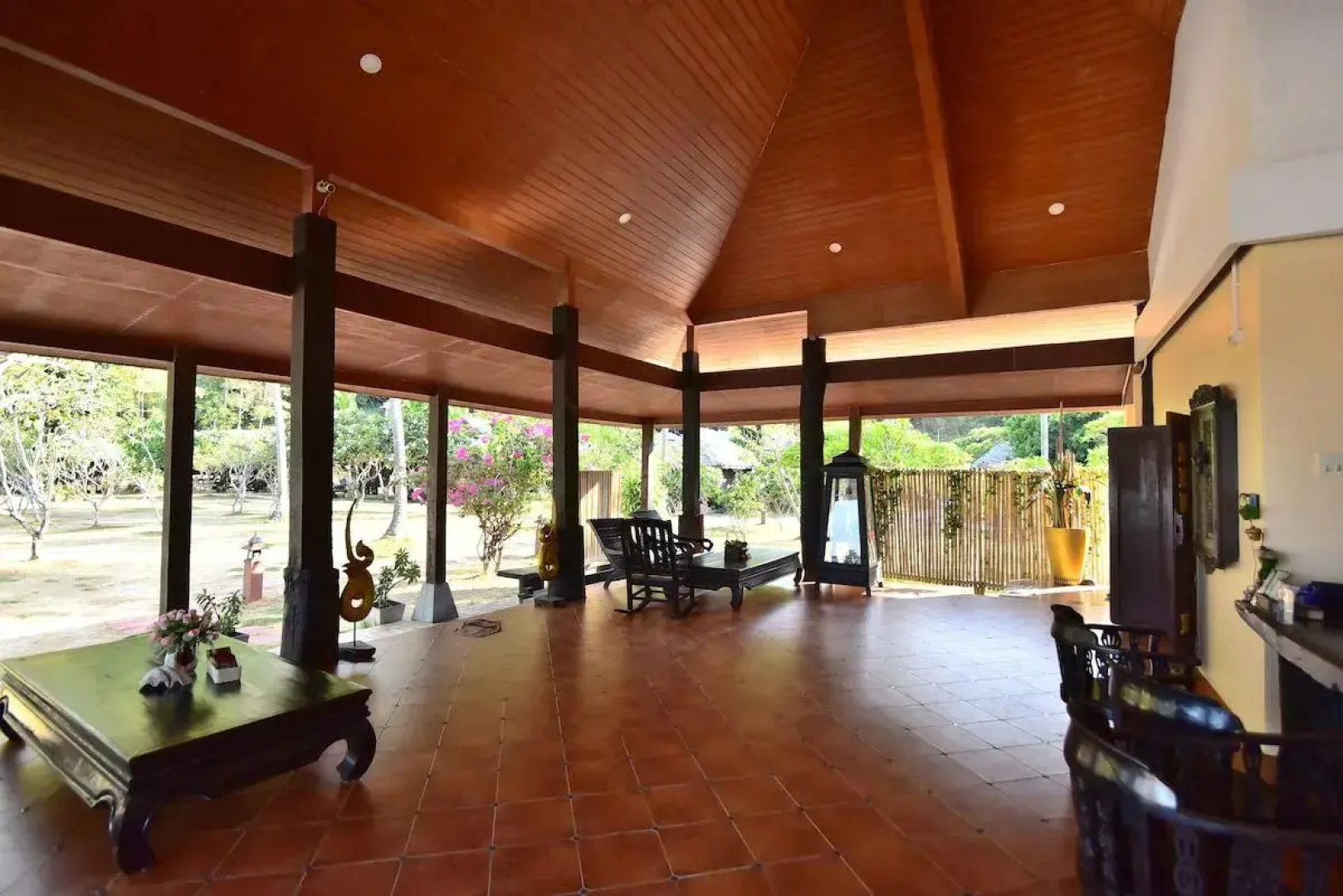 Отель Koh Ngai Thanya Beach Resort
