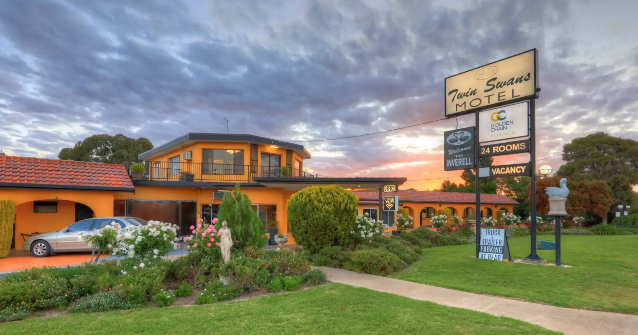 Twin Swans Motel