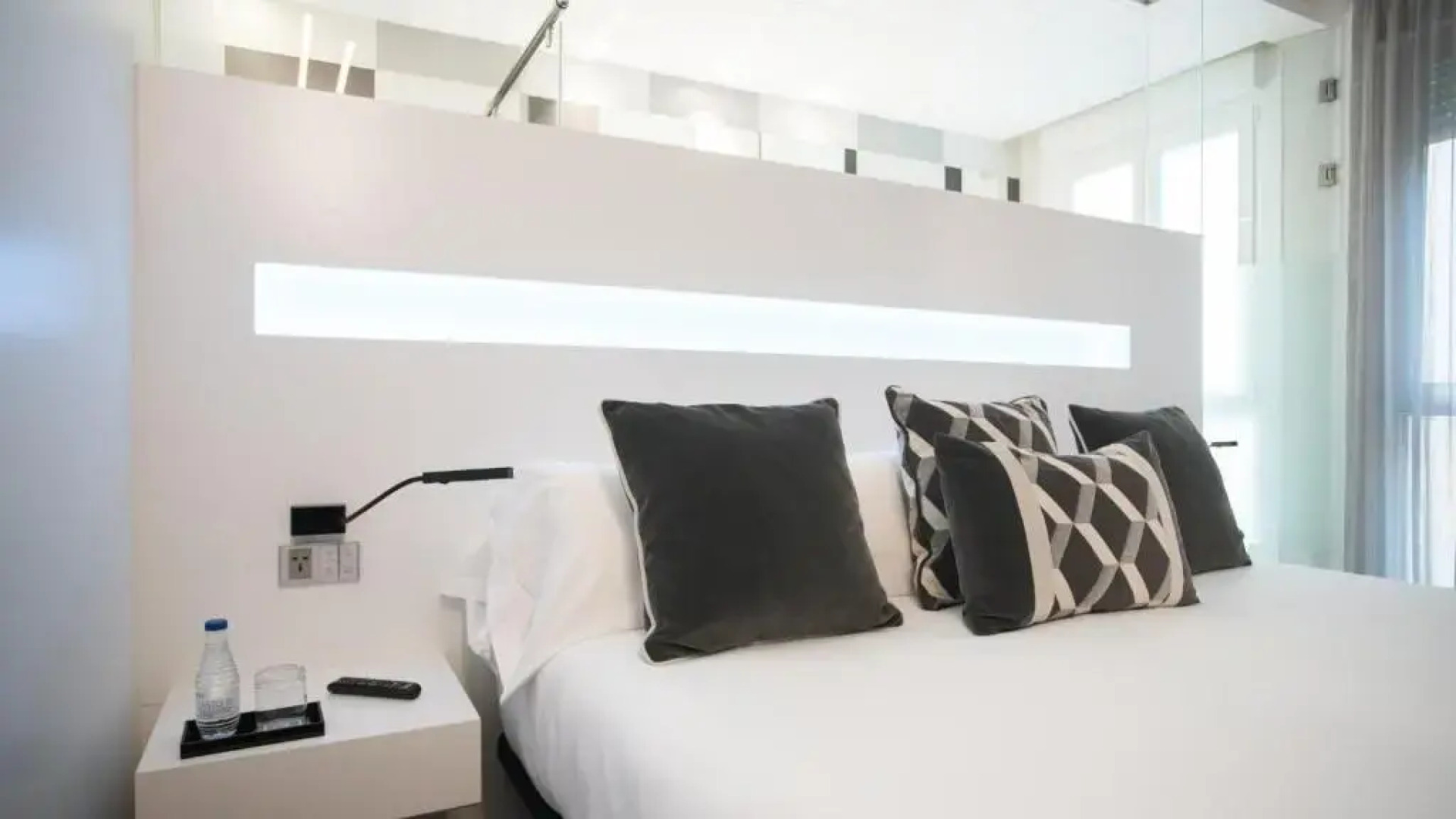 Отель The Hotel Regina