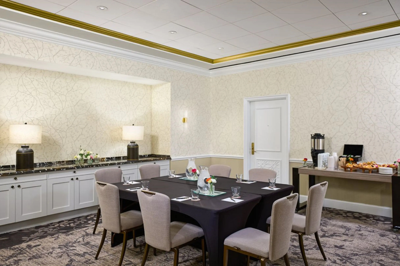 The Alexandrian Old Town Alexandria, Autograph Collection