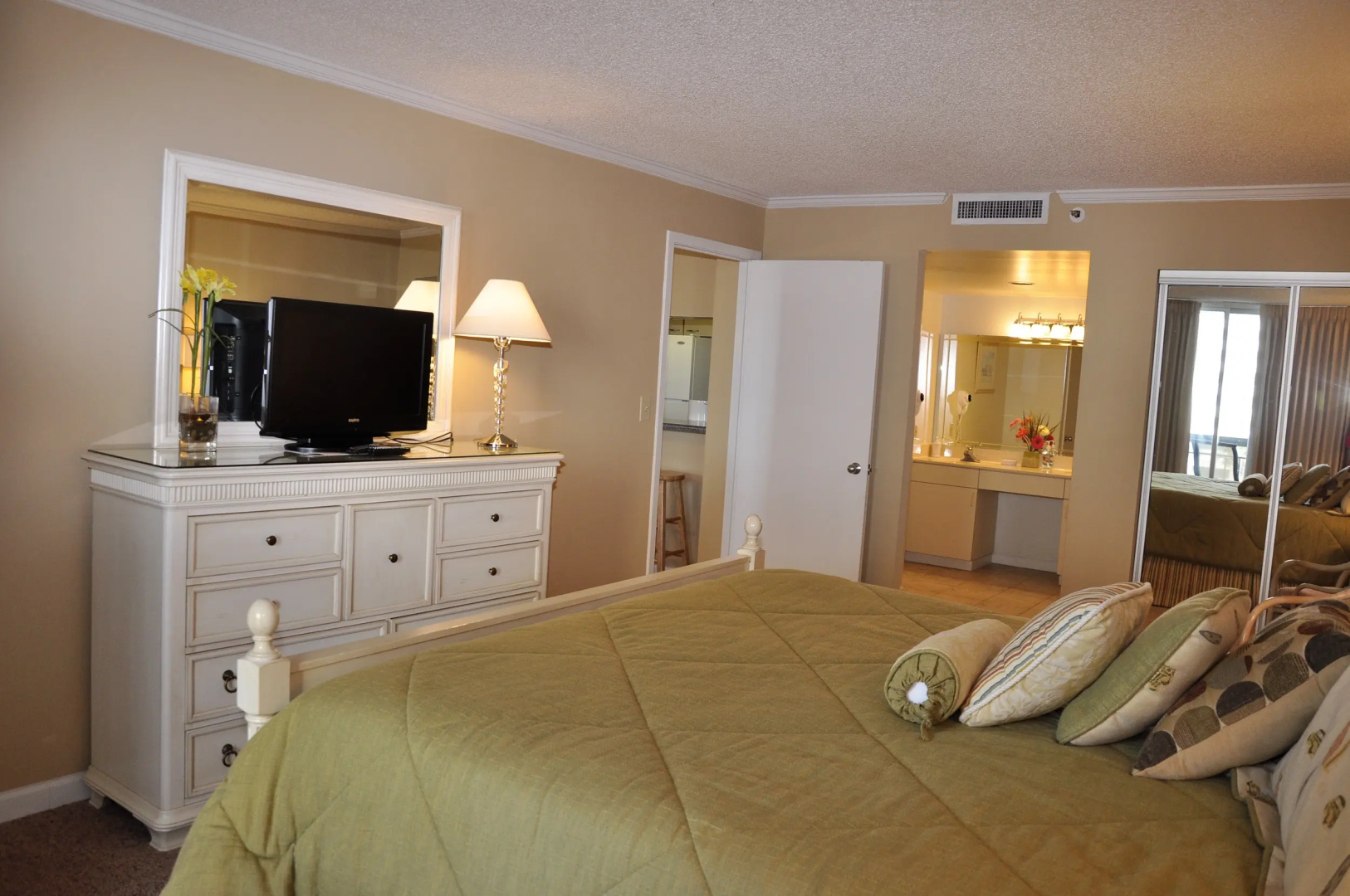 South Hampton - 2 BR Condo Oceanview - STP 1756