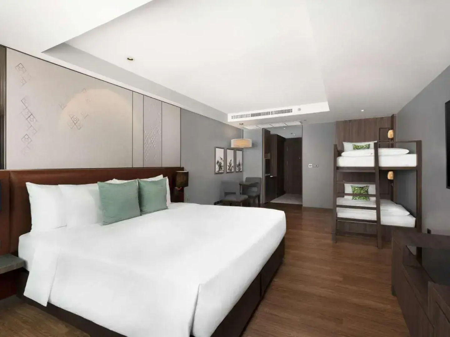 Novotel Living Bangkok Sukhumvit Legacy