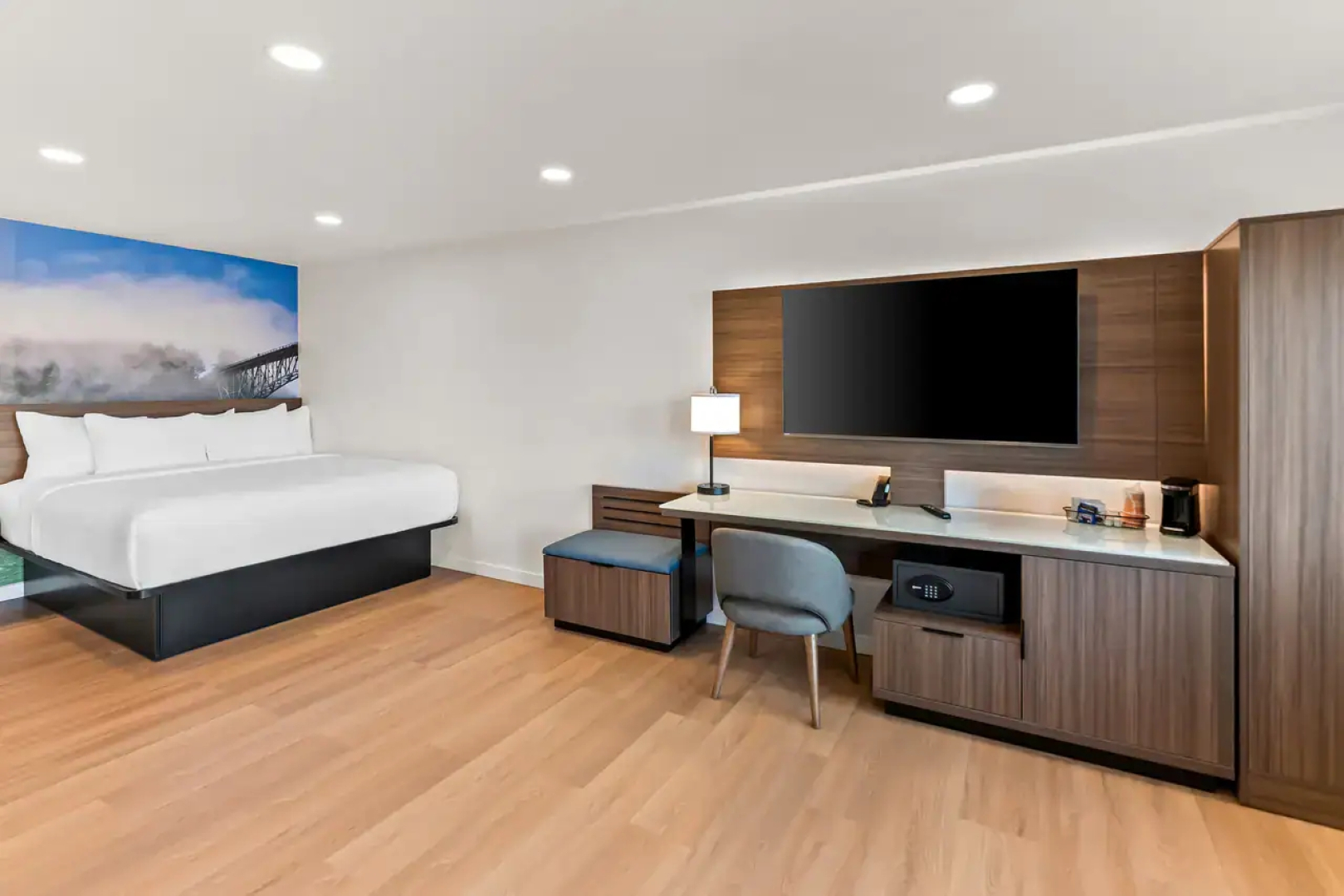 Отель Clarion Pointe