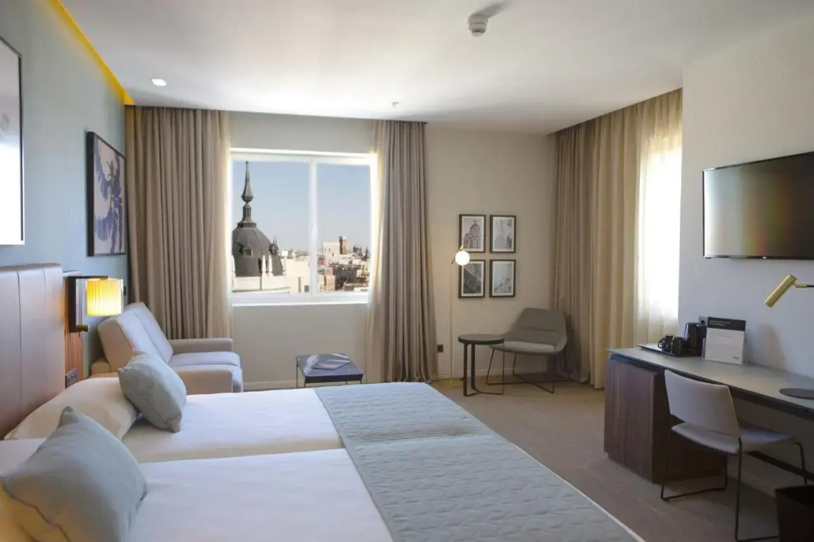 Отель Riu Plaza España