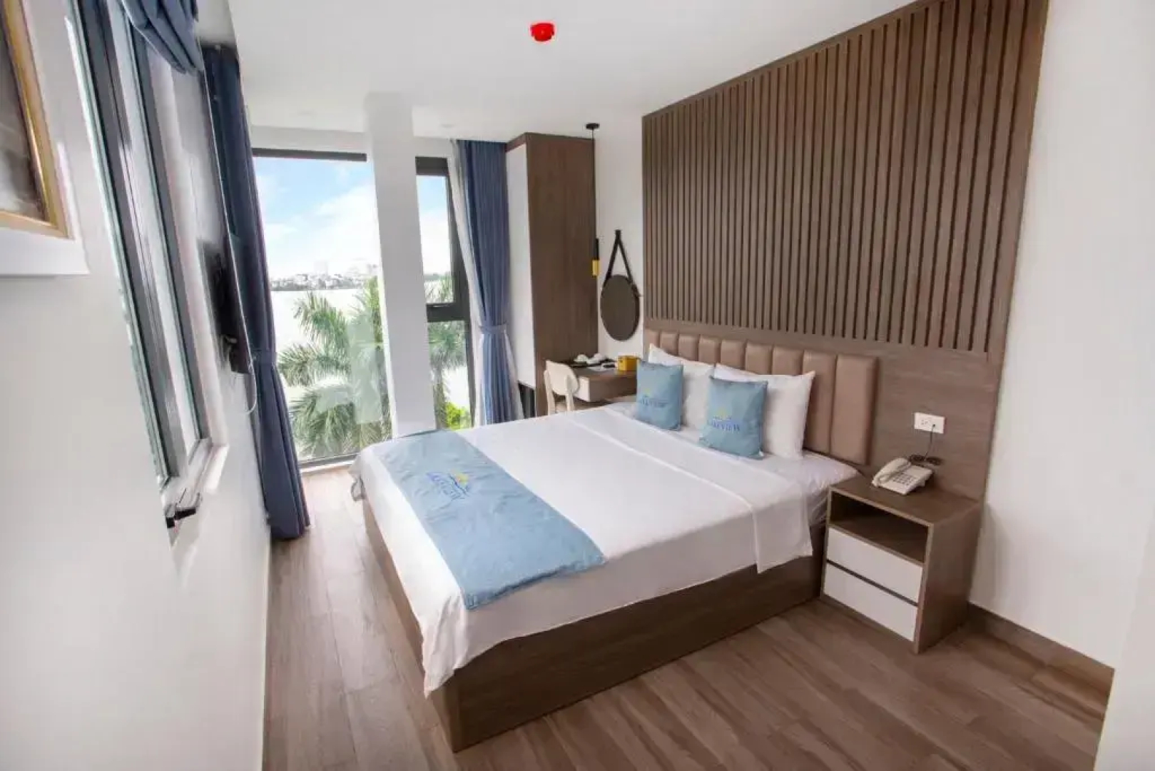 Hanoi Lake View Hotel & Travel