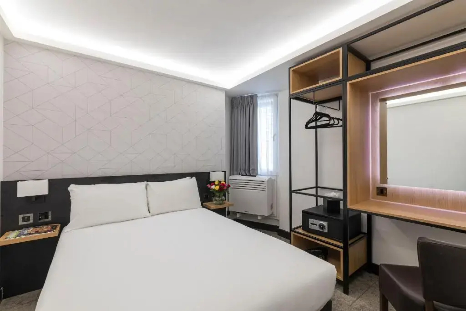 Отель St Giles London