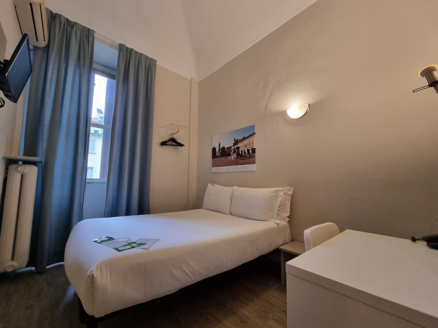 Green Class Hotel Astoria