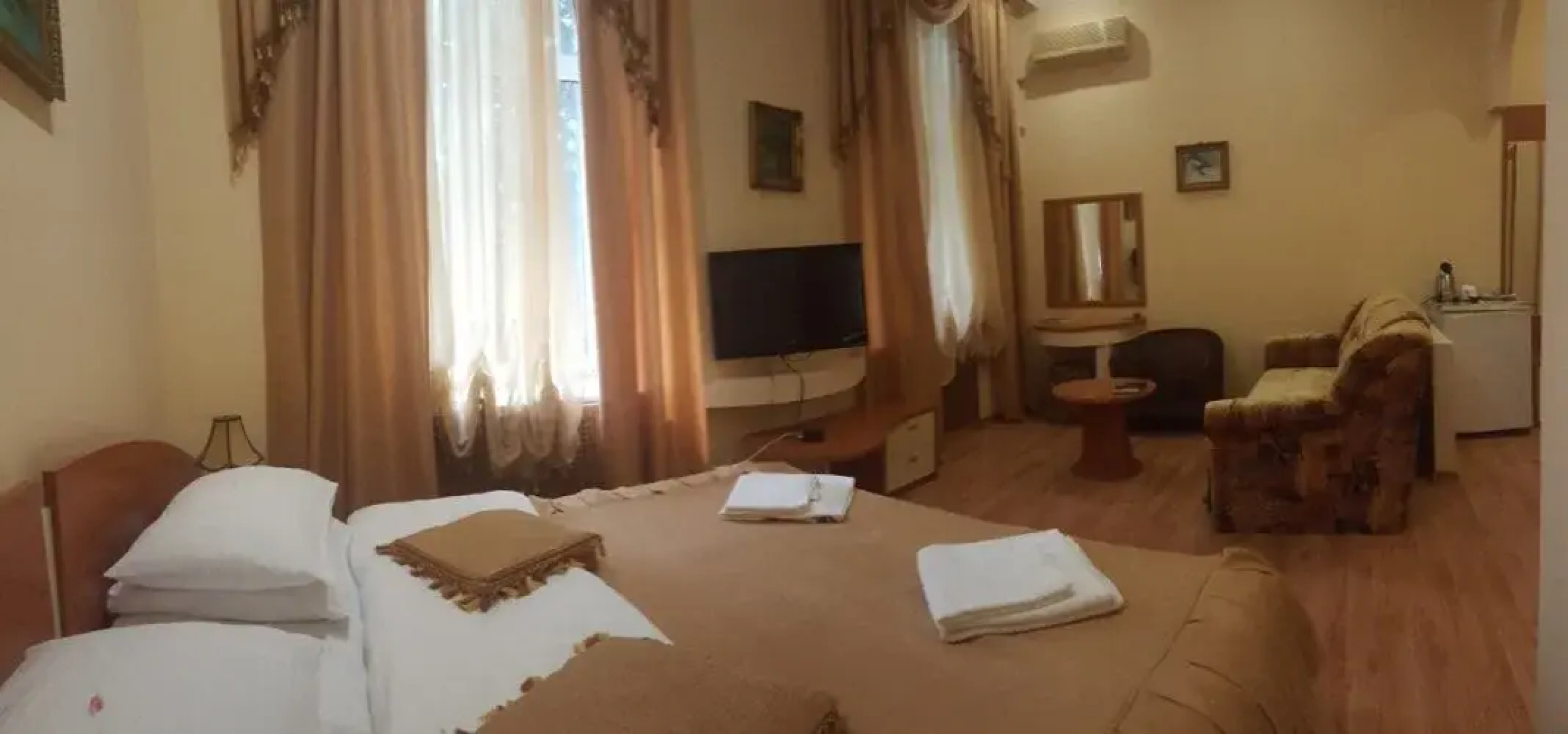 Park Royal Bely Lebed Mini-Hotel