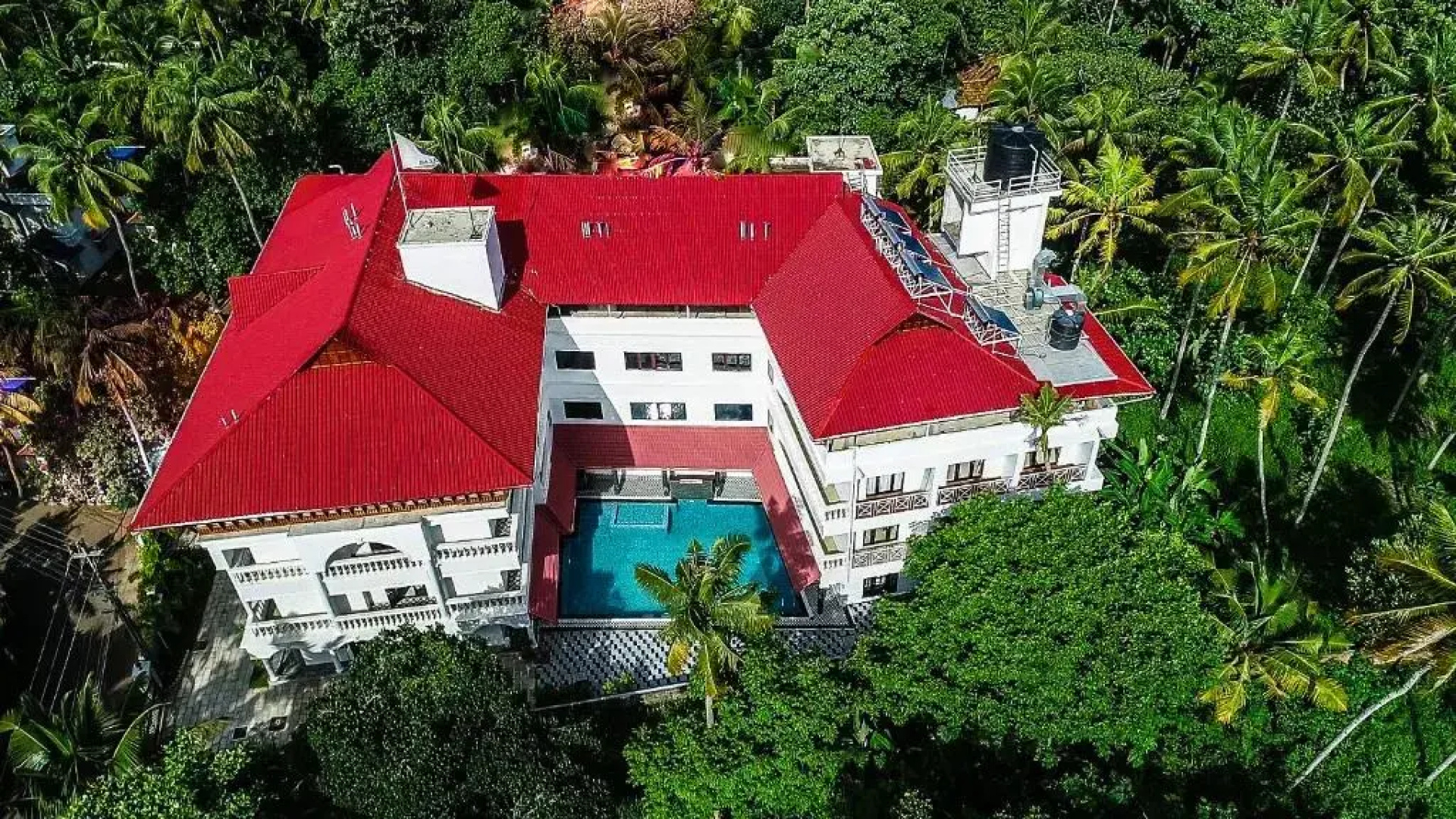 Sajjoys Hotel