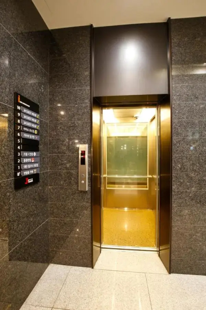 24 Guesthouse Sinchon