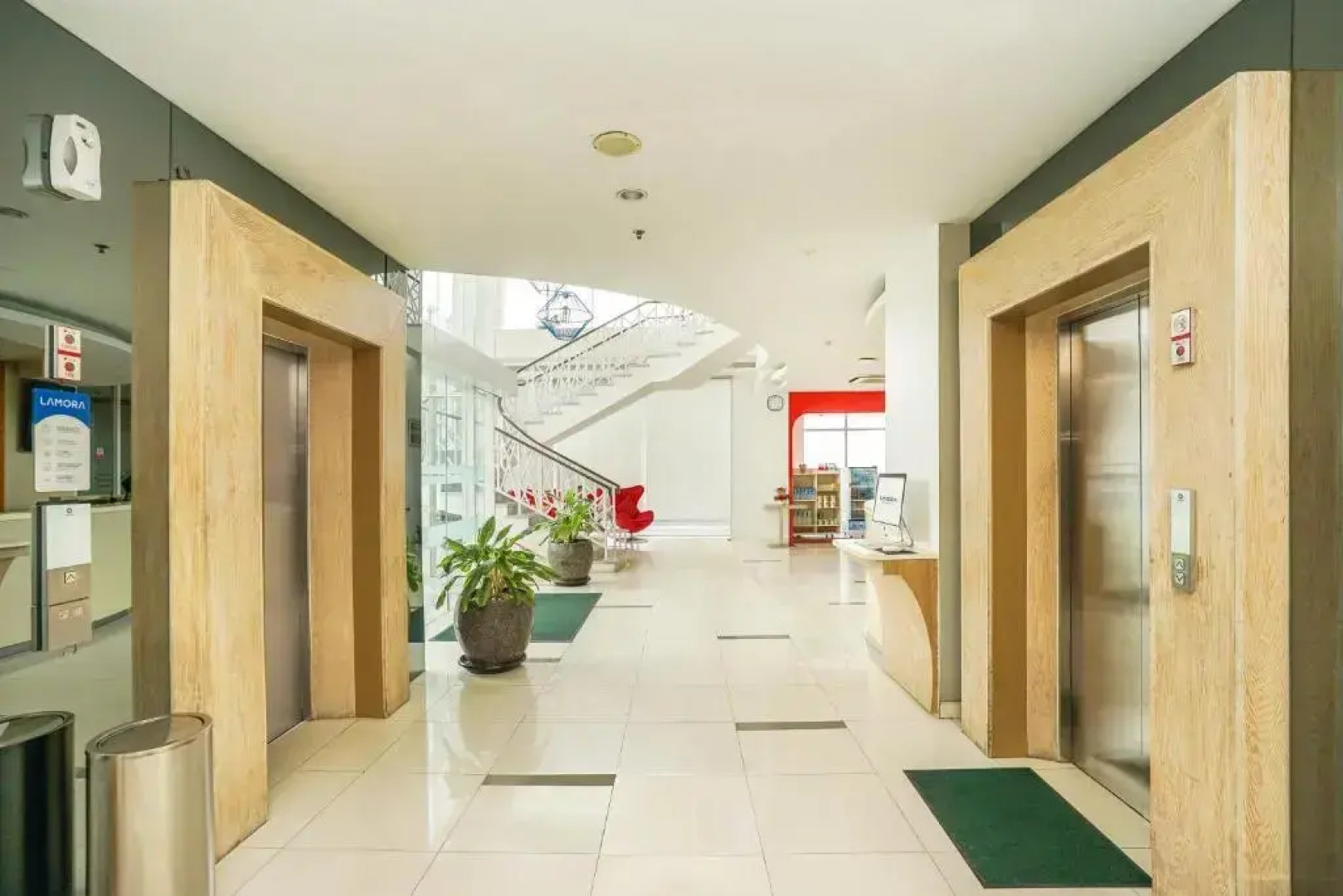 Отель Lamora Kota Lama Surabaya