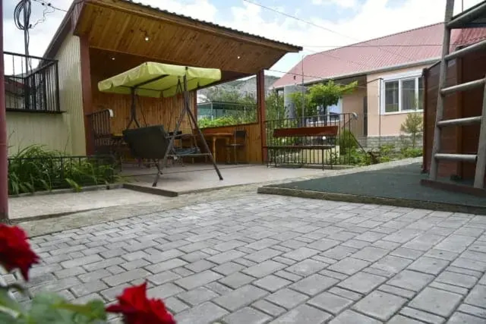 Molodezhnaya 8 Guest House