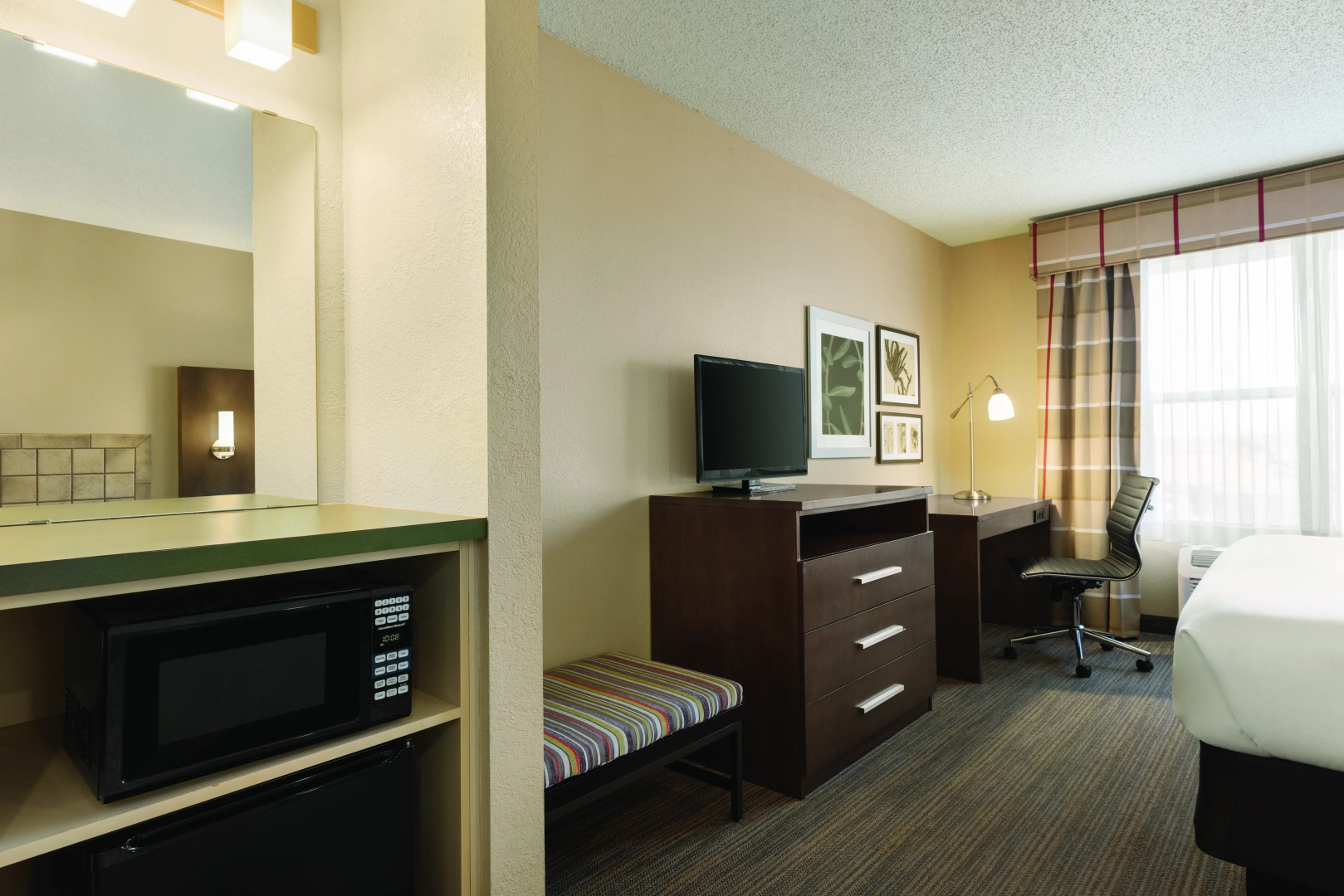 Country Inn & Suites by Radisson, Schaumburg, IL