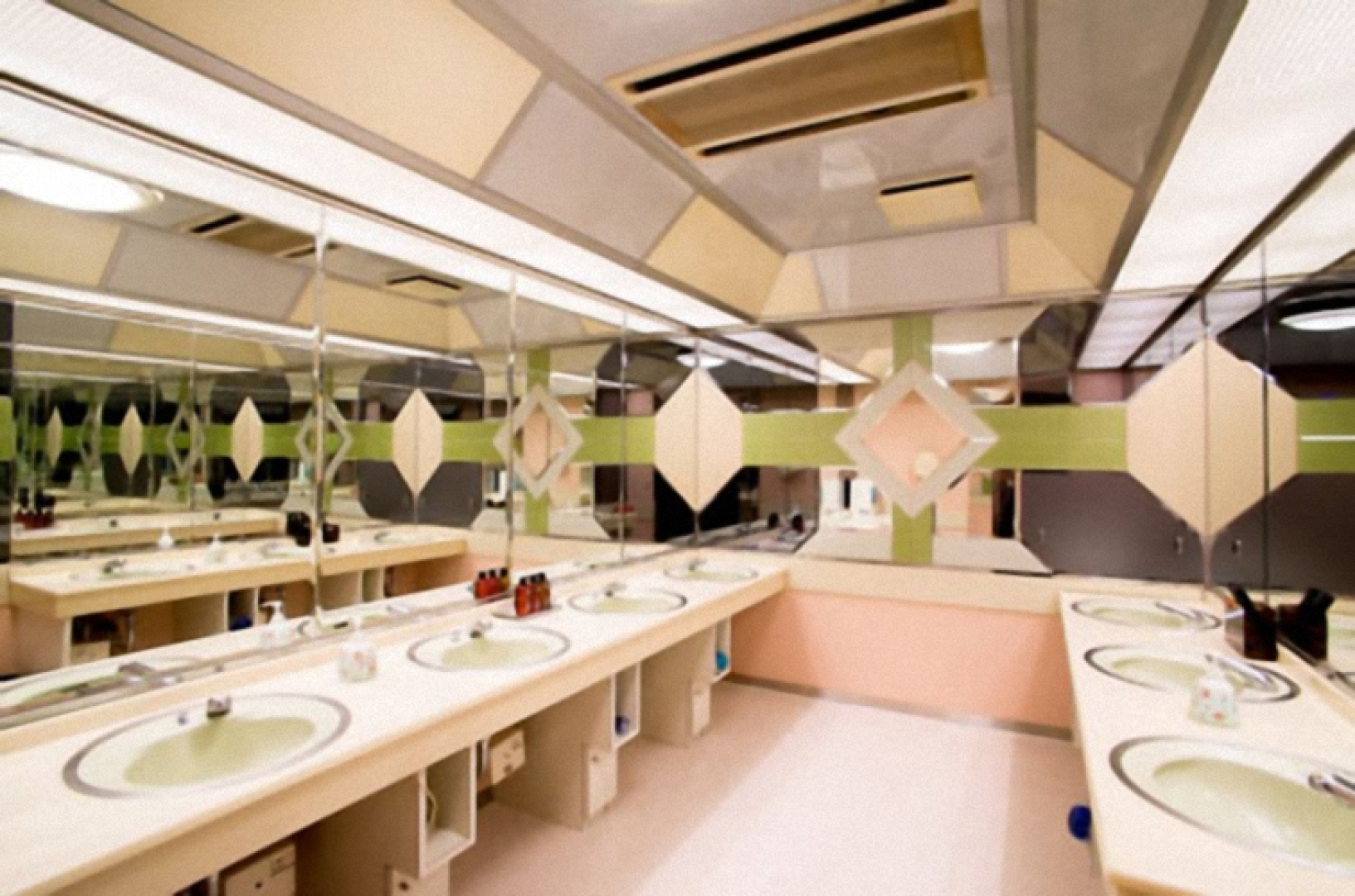 Capsule Hotel Palace