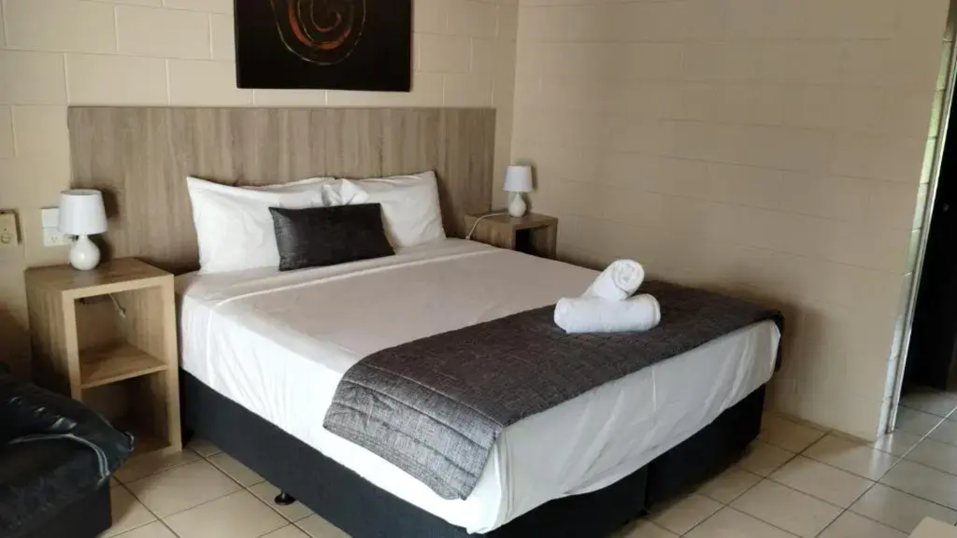 Tully Motel