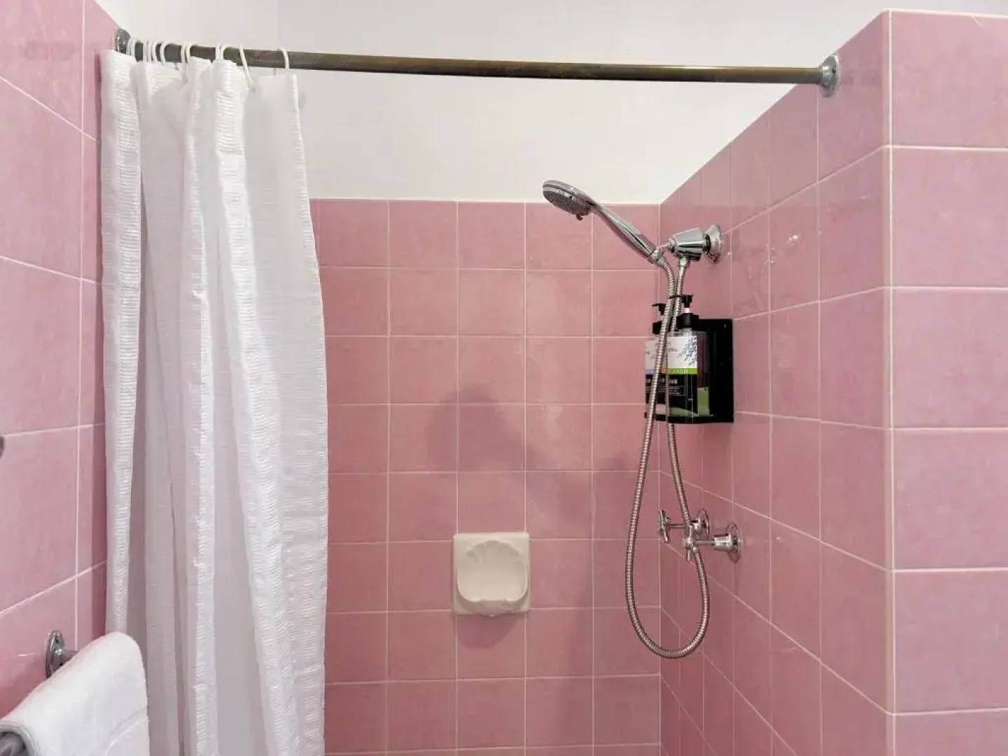 Mollymook Ocean View Motel - Welcoming Guests 18 Years and Older
