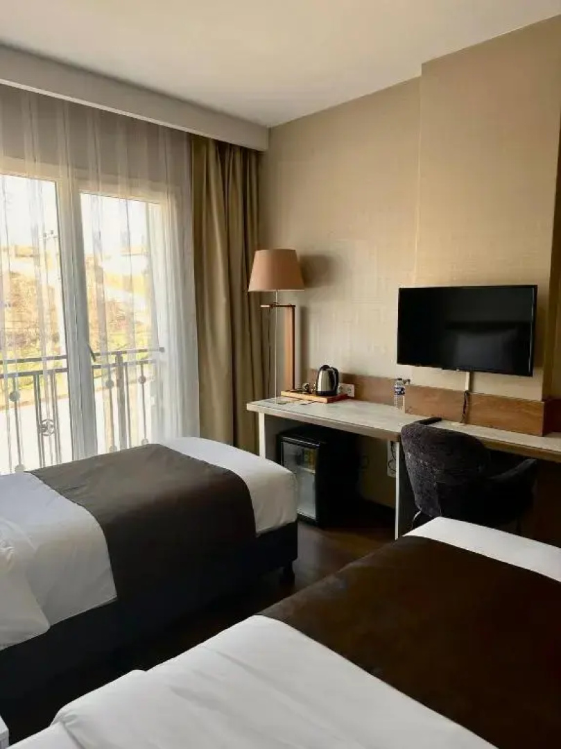 Kanyonvadi Hotel