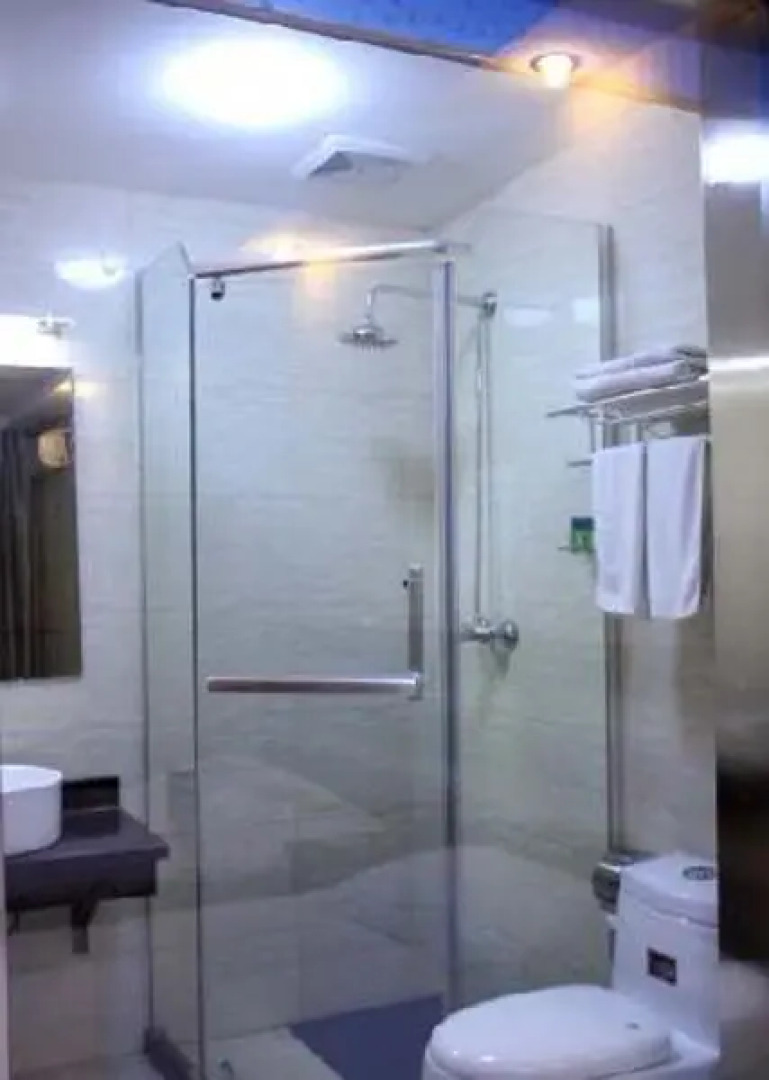 Songchao Bianjing Hotel (Kaifeng Drum Tower Square)