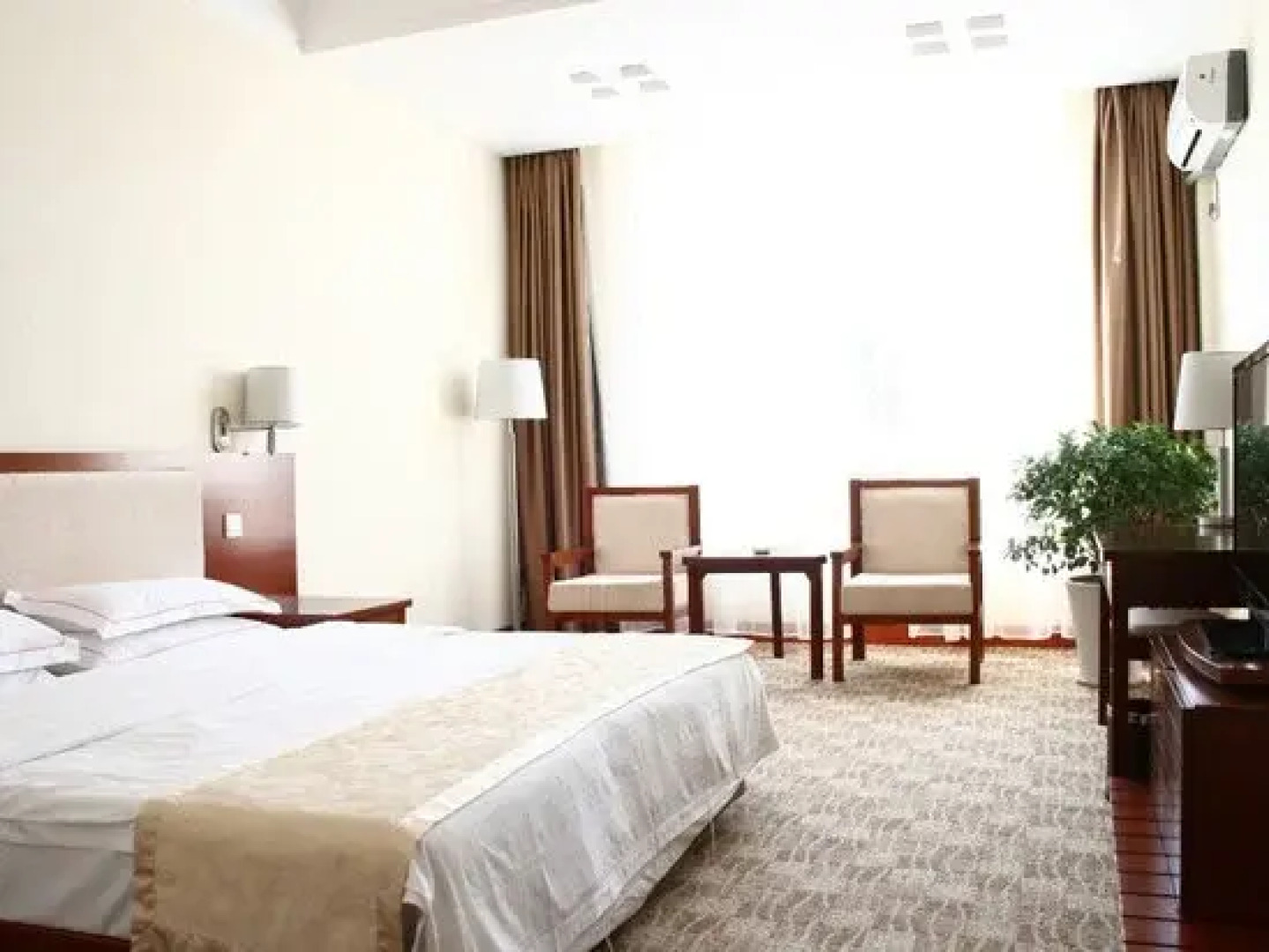 Tengchong Airport Sightseeing Hotel