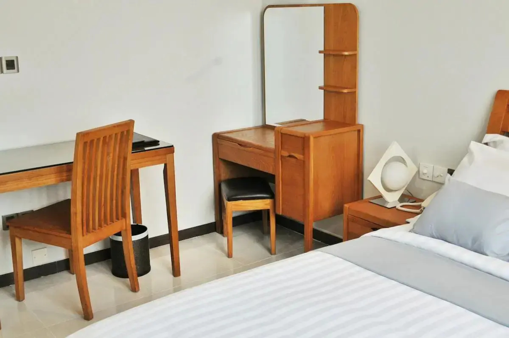Отель Airport Comfort Inn Premium