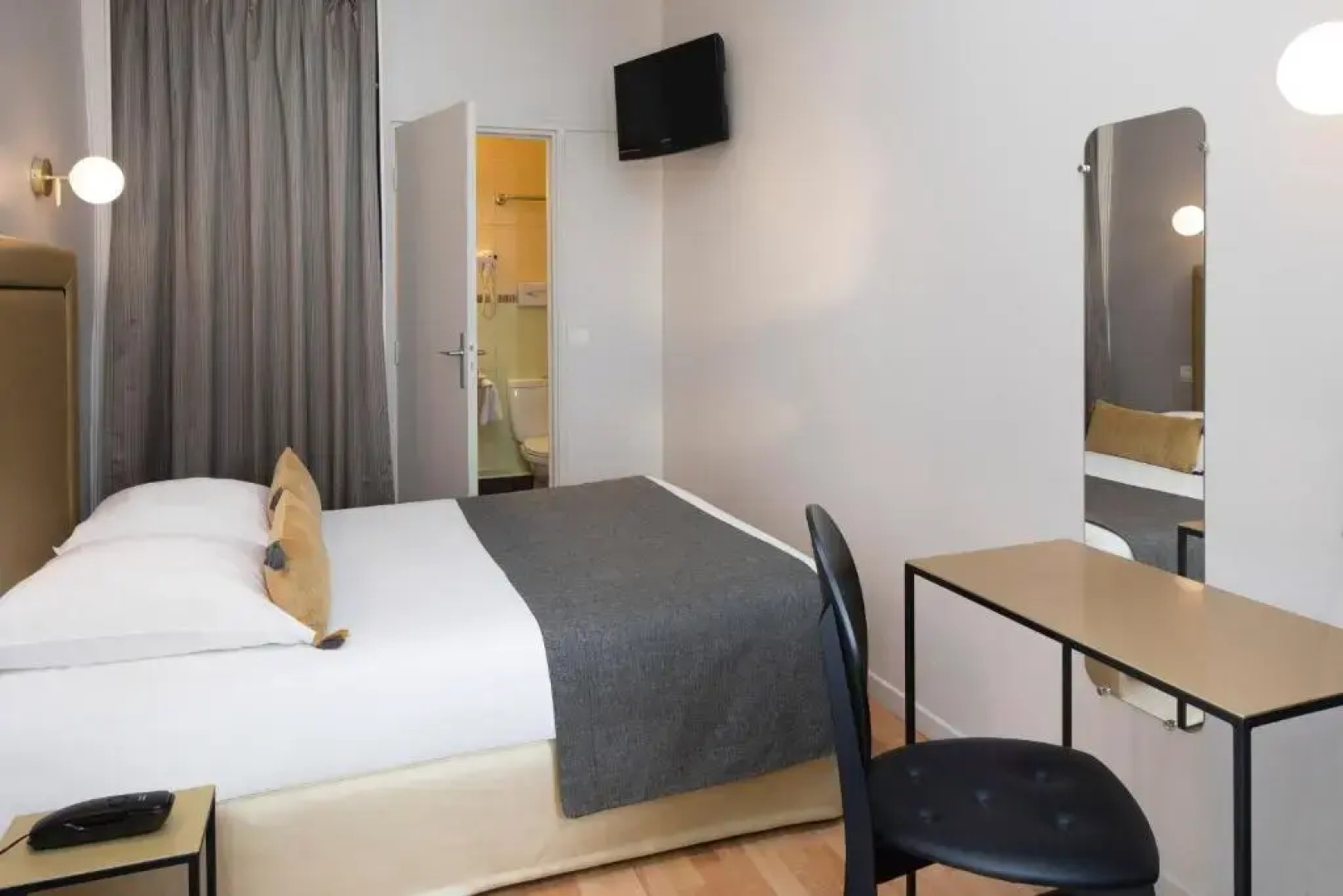 A l'Hotel des Roys