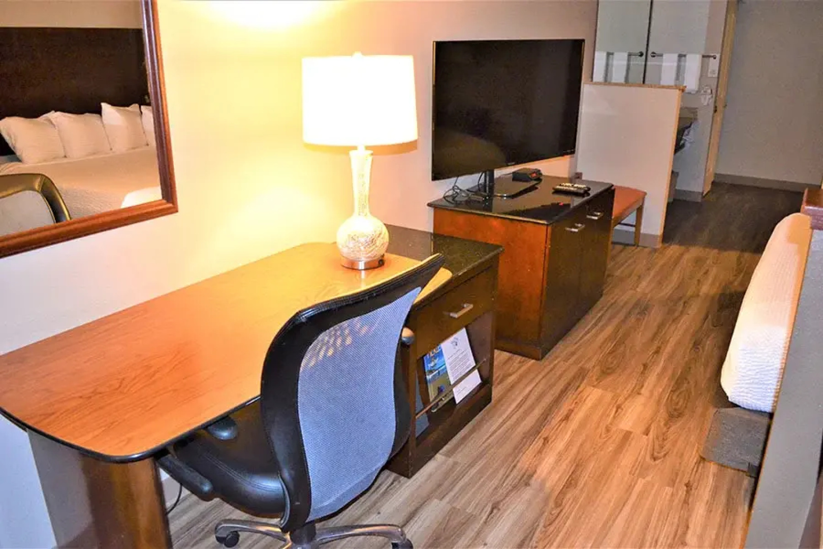 The Ashley Inn & Suites