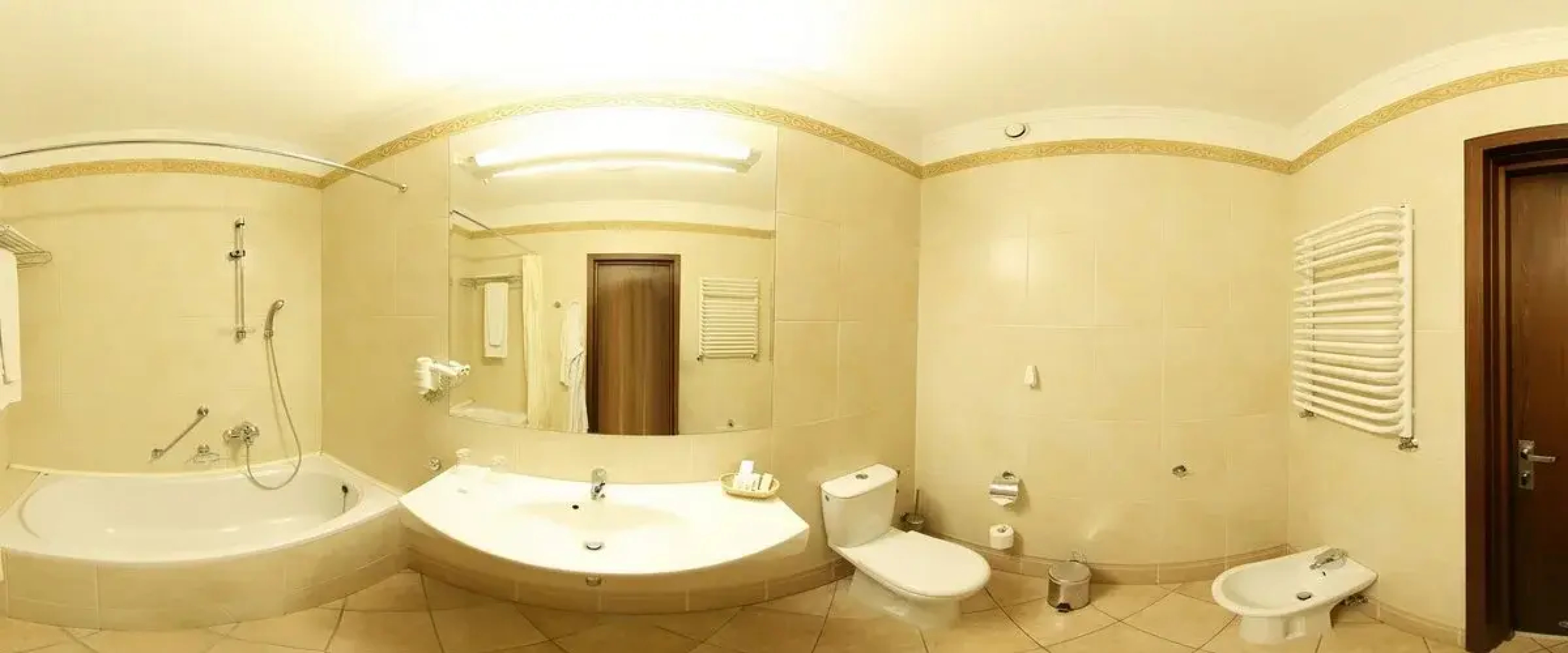 Навария Нова отель возле Озера