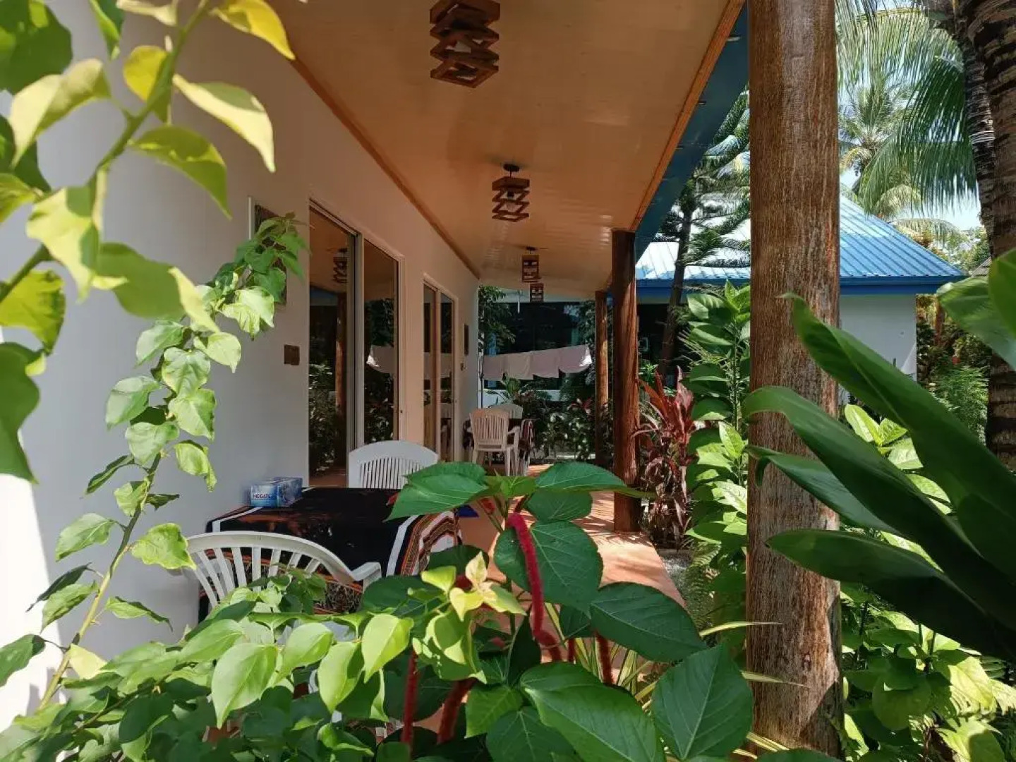 Blue Water Thoddoo Inn