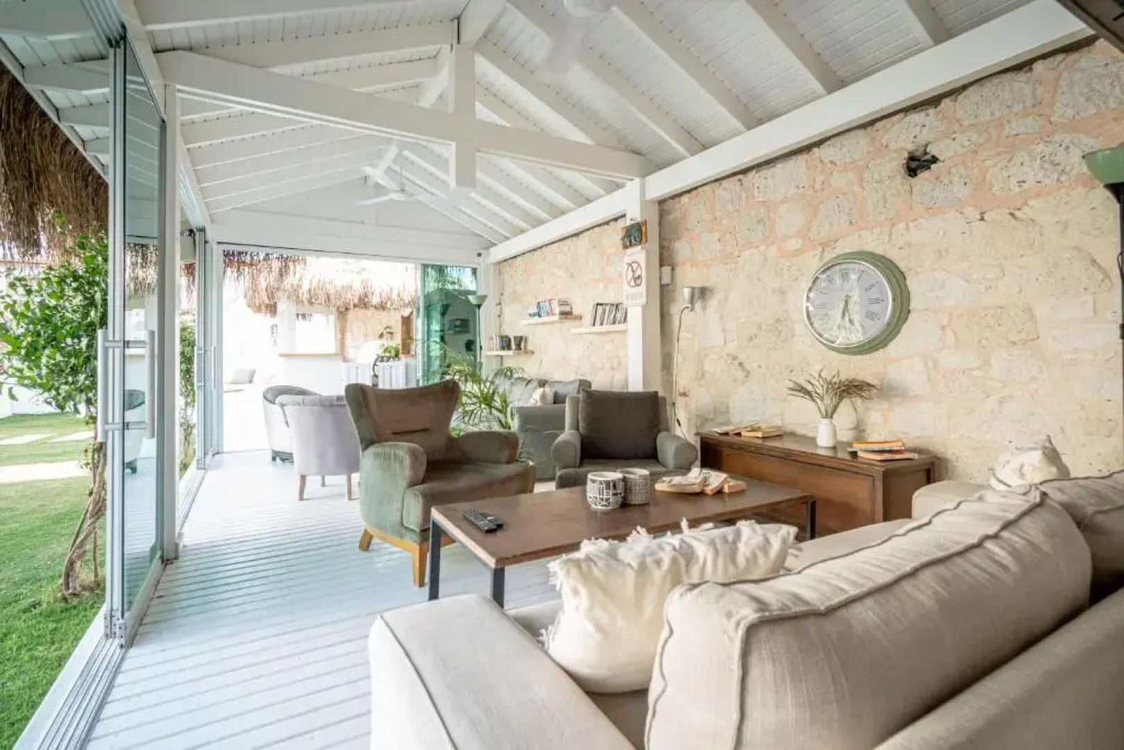 Sandal Alaçatı - Adults Only